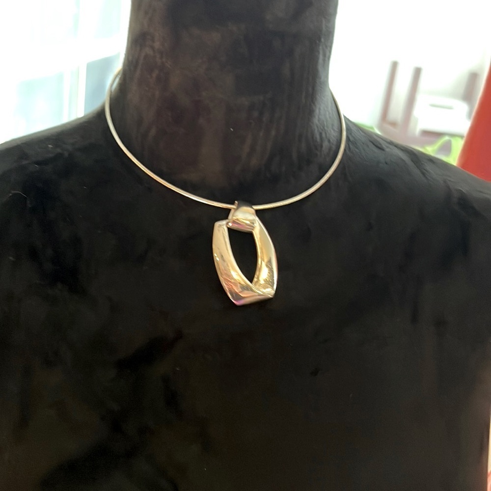 Silver Liz Claiborne Liz & Co Coil Collar Necklace with Pendant 15" jewelry - Picture 3 of 13